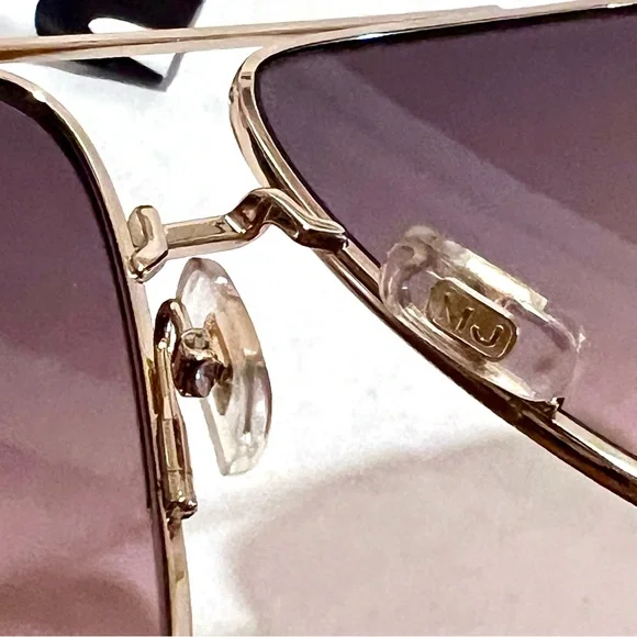 Marc Jacobs 59MM Navigator Sunglasses w/Detachable Chain-Gold Black/Brown-Pink - Picture 11 of 16